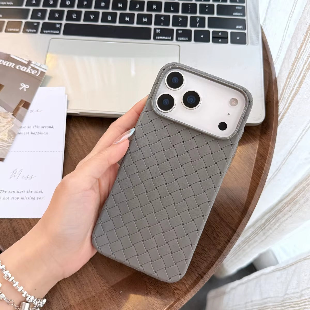 Mesh Pro Atmungsaktive Silikonhülle – iPhone