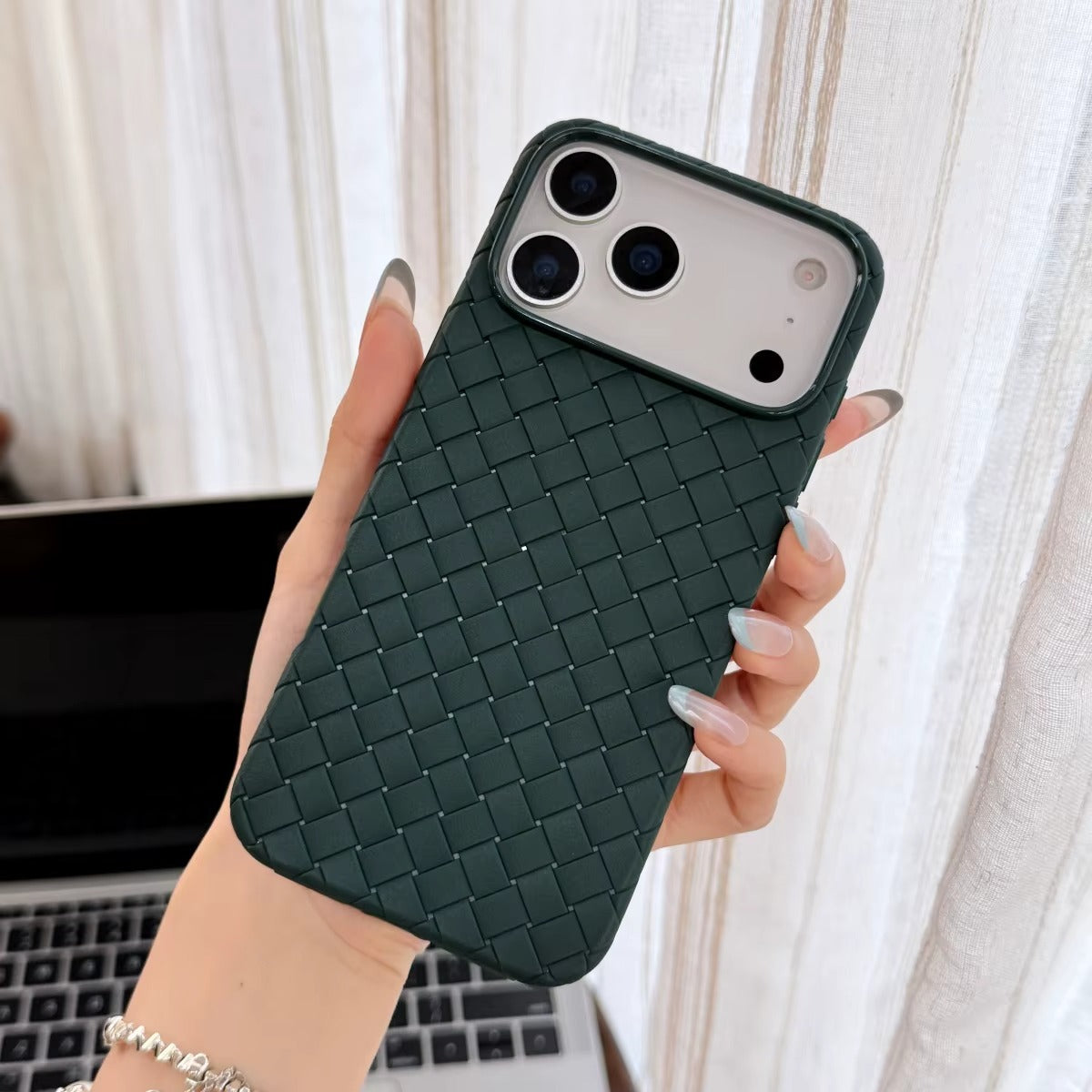 Mesh Pro Atmungsaktive Silikonhülle – iPhone